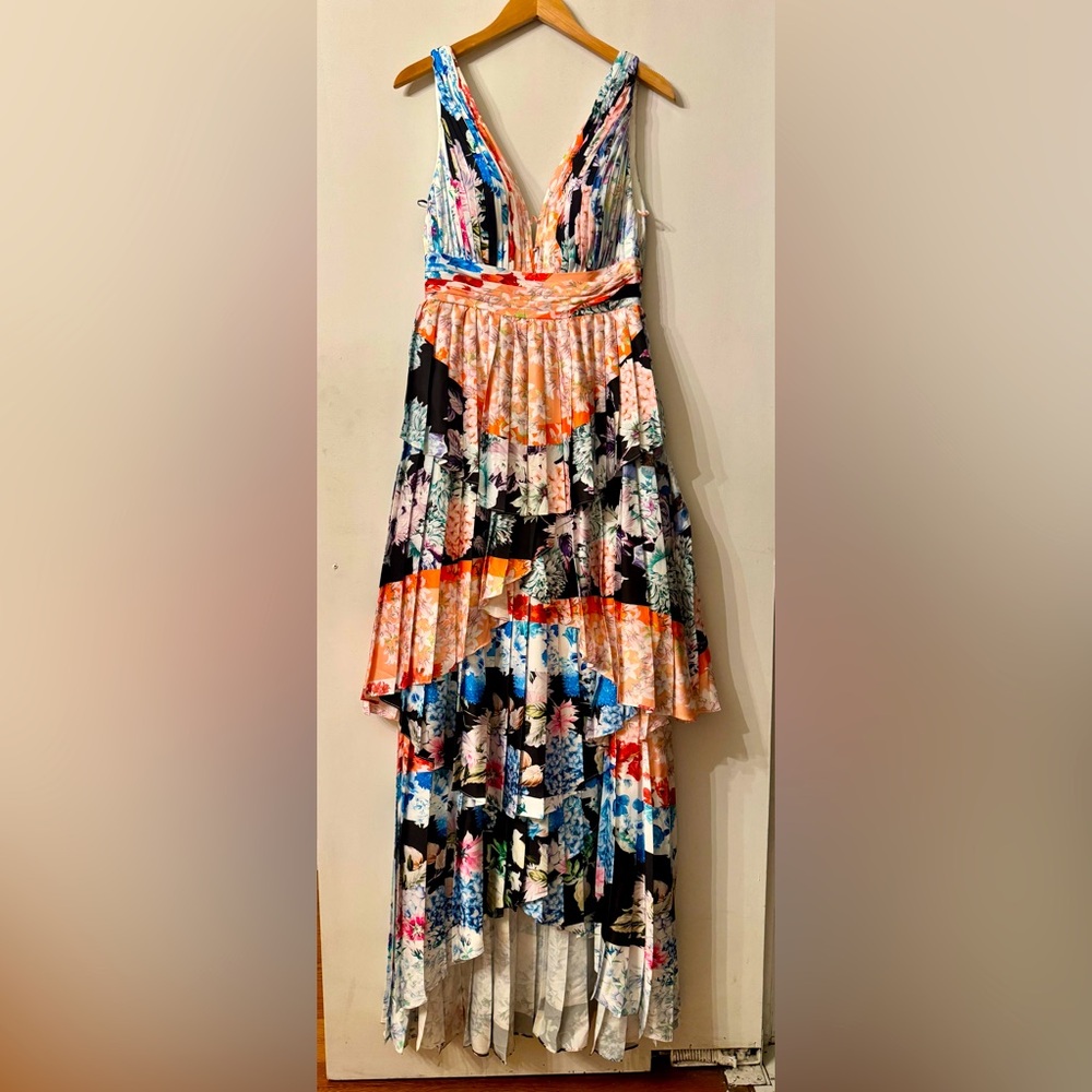 NWT JOVANI SIZE 8 Floral Multicolor Multilayered/Tiered V-neck Sleeveless Gown